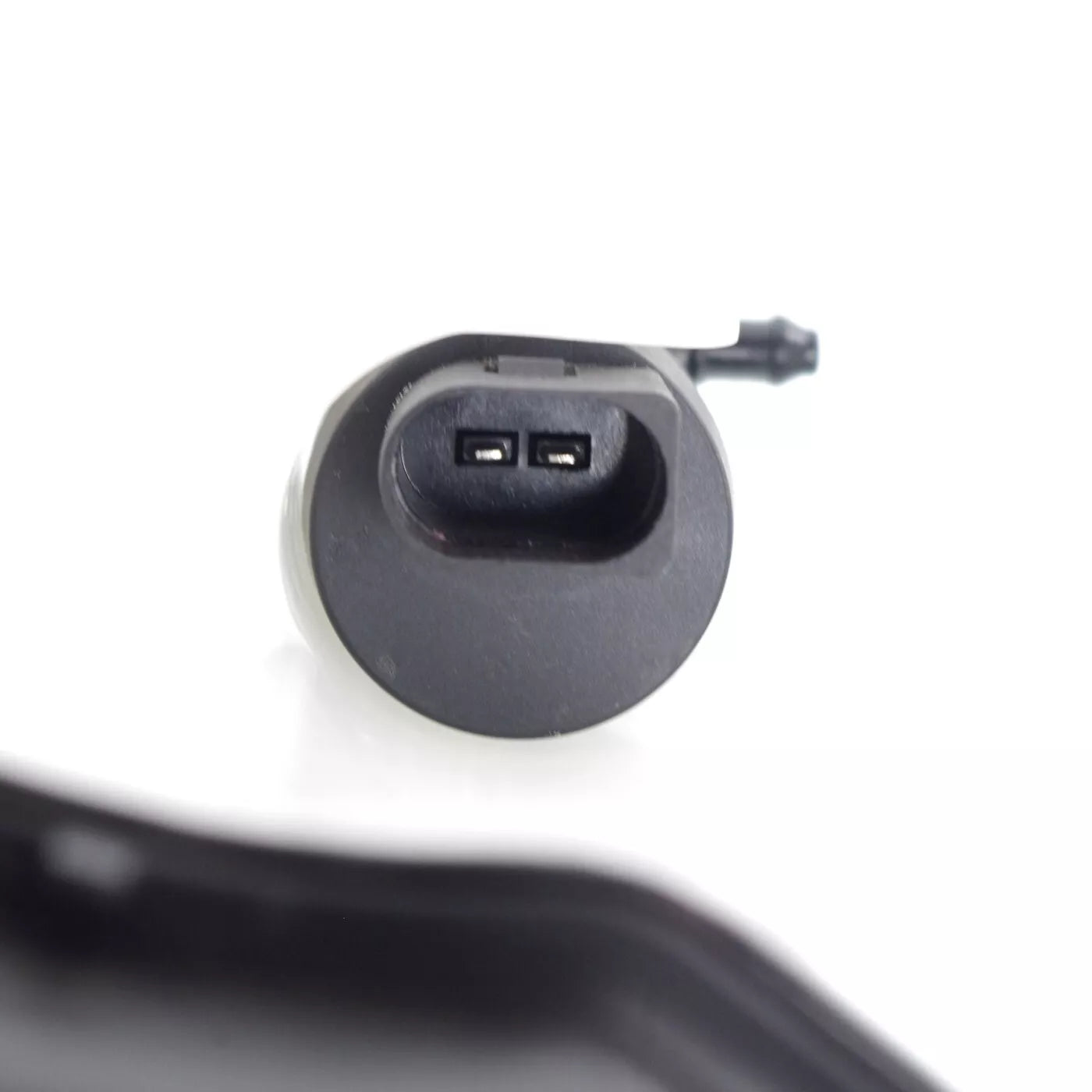 Windshield washer tank assy 2001 - 2006 BMW 320i BM1288104 61667007970-PFM