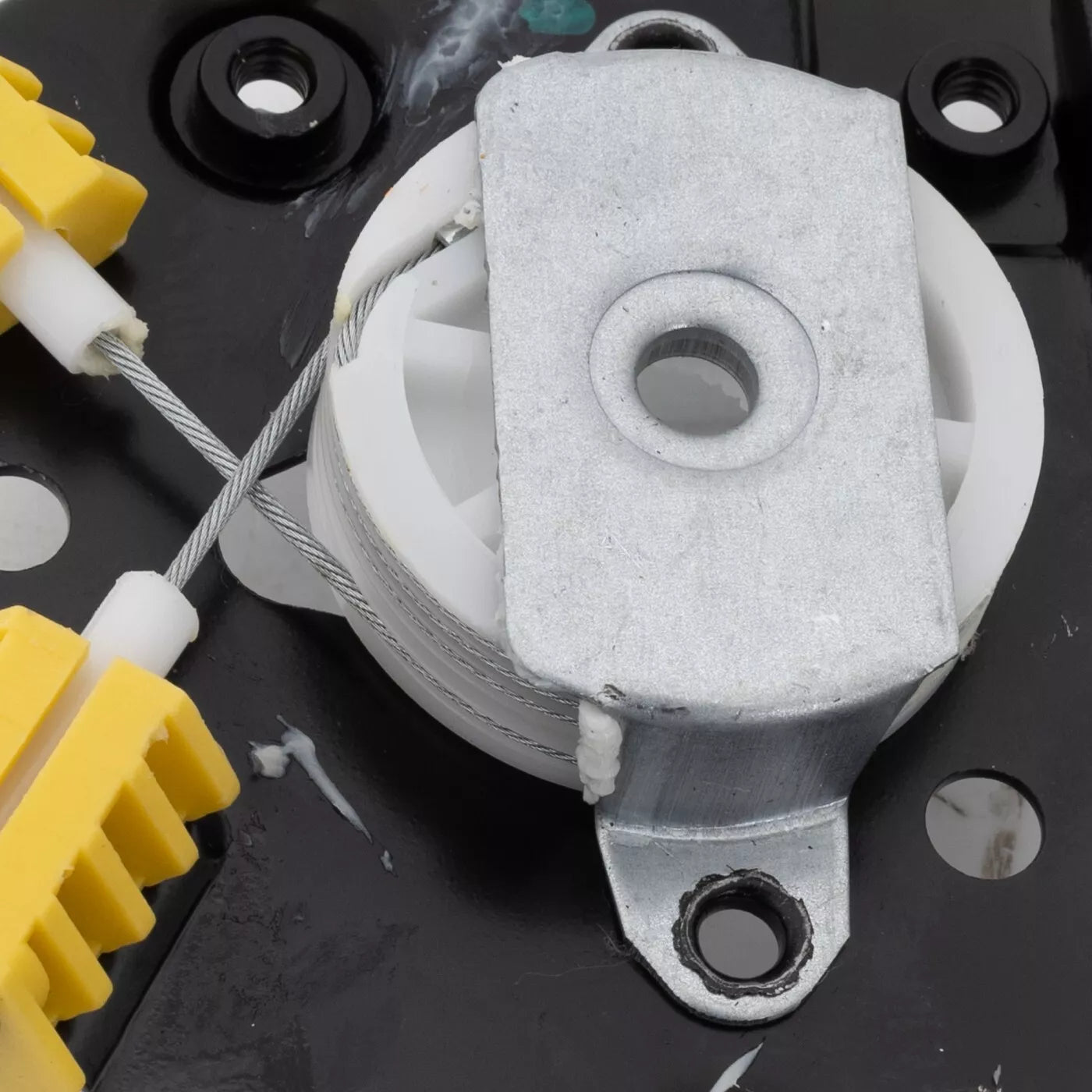 Right Side Rear door glass regulator 2006 - 2006 BMW 325i BM1551111 51357140590