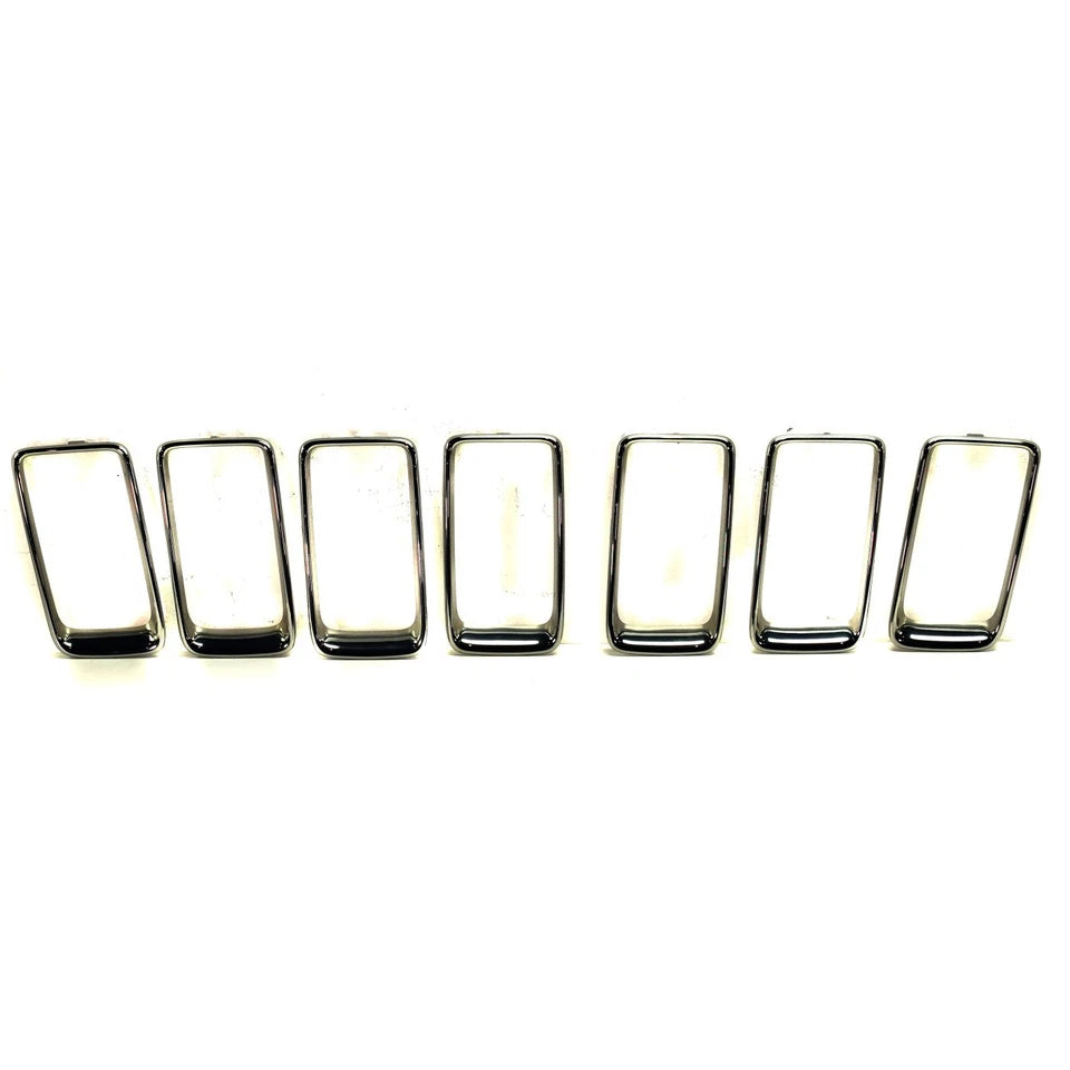 Front Grille molding 2014 - 2016 JEEP GRAND CHEROKEE CH1210130 68285652AA