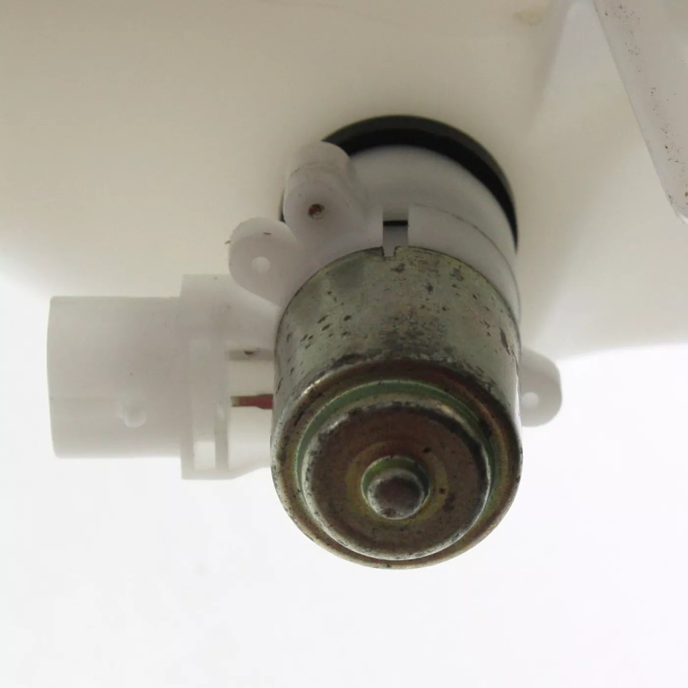 Windshield washer tank assy 1993 - 1994 JEEP GRAND CHEROKEE CH1288186 56005420-PFM