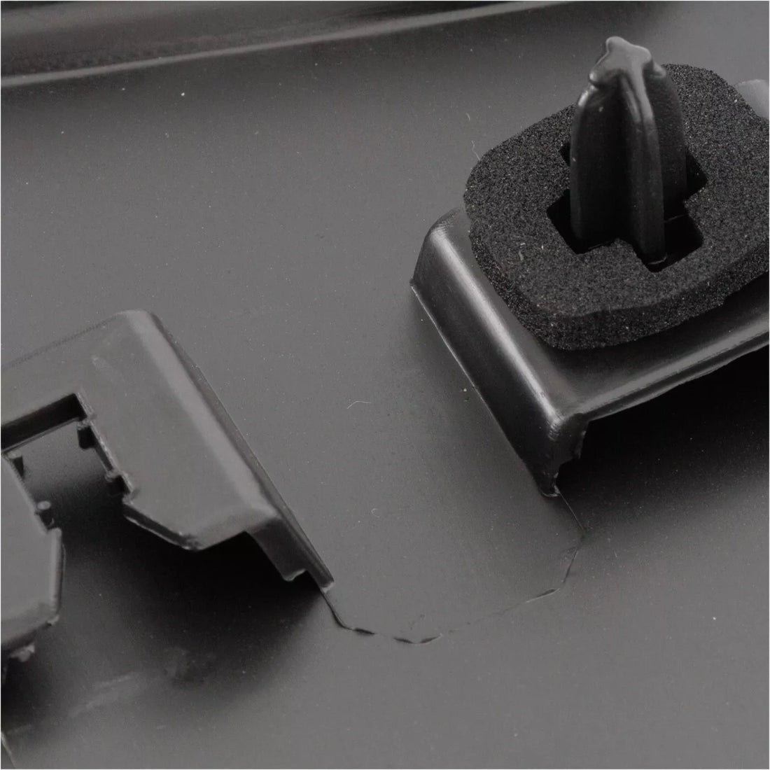 Right Side Rear door side molding 2014 - 2023 JEEP CHEROKEE CH1505110 6VX68RXFAC