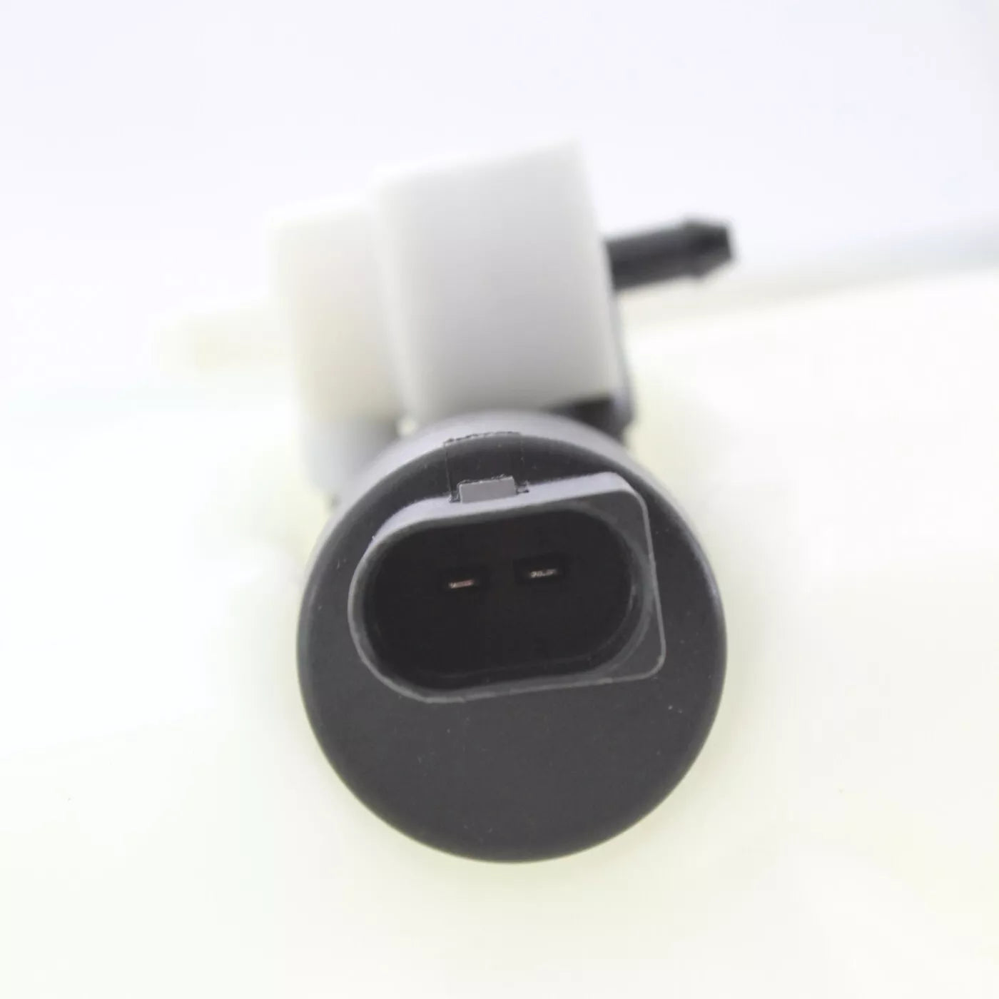 Windshield washer tank assy 2013 - 2018 FORD C-MAX FO1288127 CJ5Z17618A-PFM