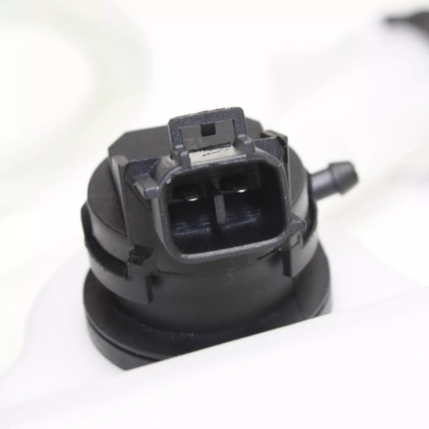 Windshield washer tank assy 2010 - 2012 FORD FUSION FO1288147 BE5Z17618A