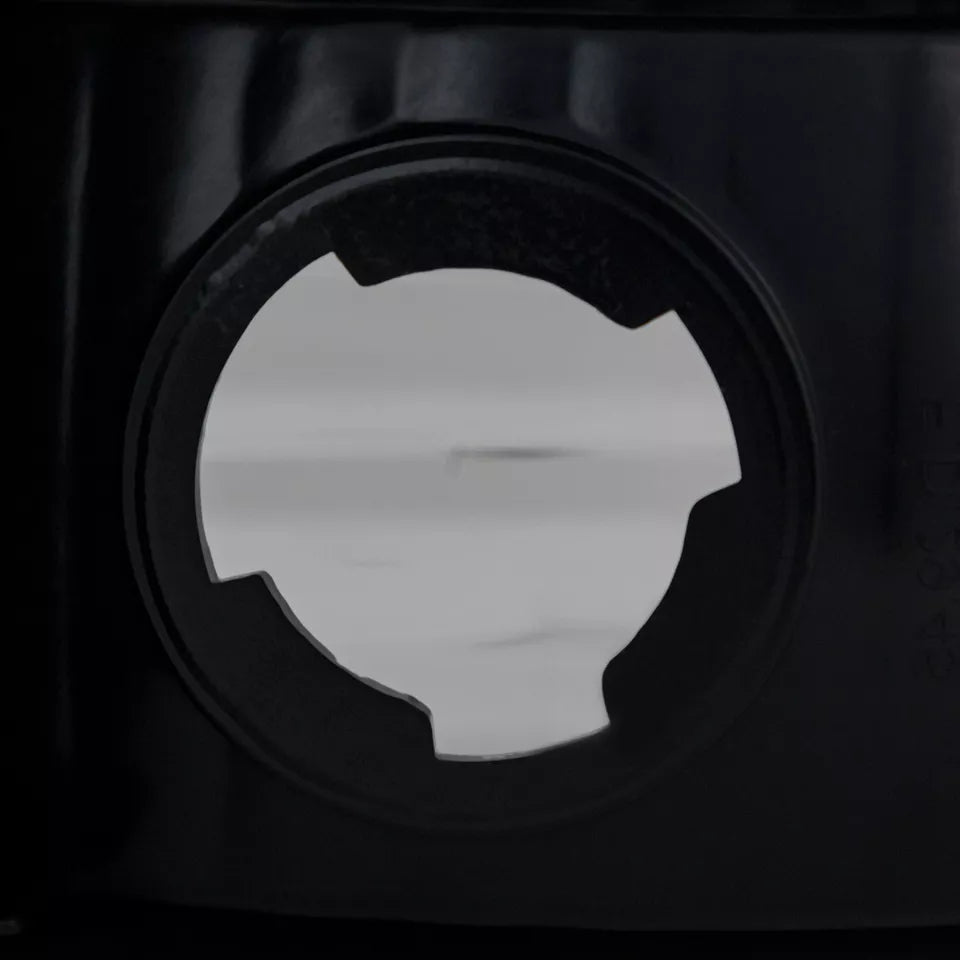 Right Side Taillamp lens/housing 2001 - 2007 FORD ESCAPE FO2819102 6L8Z13404DA