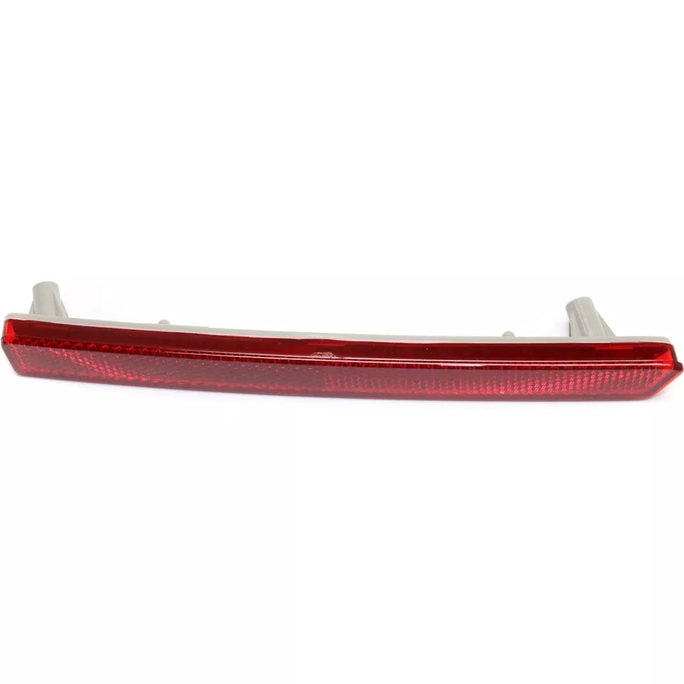 Right Side Rear bumper reflector 2016 - 2018 CADILLAC ATS CAPA GM1185111C 84135078