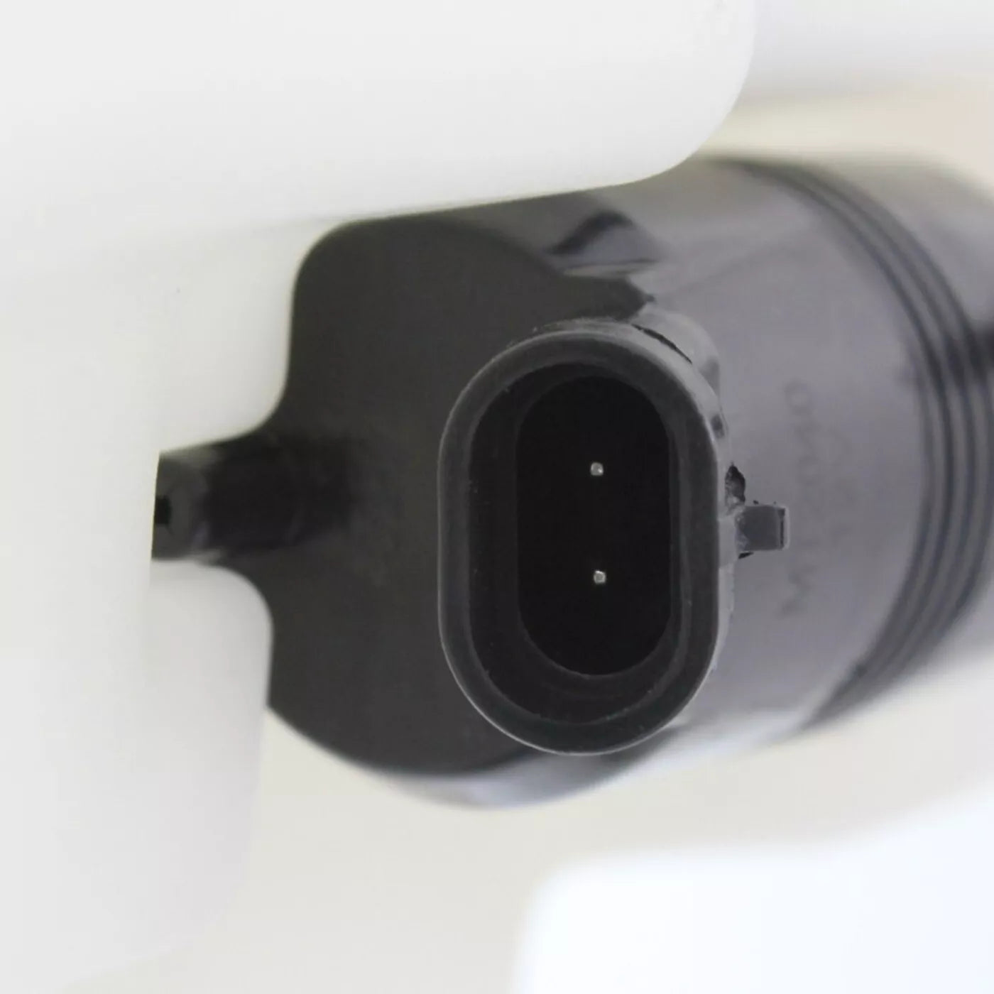 Windshield washer tank assy 1998 - 2005 BUICK CENTURY GM1288143 88958392-PFM