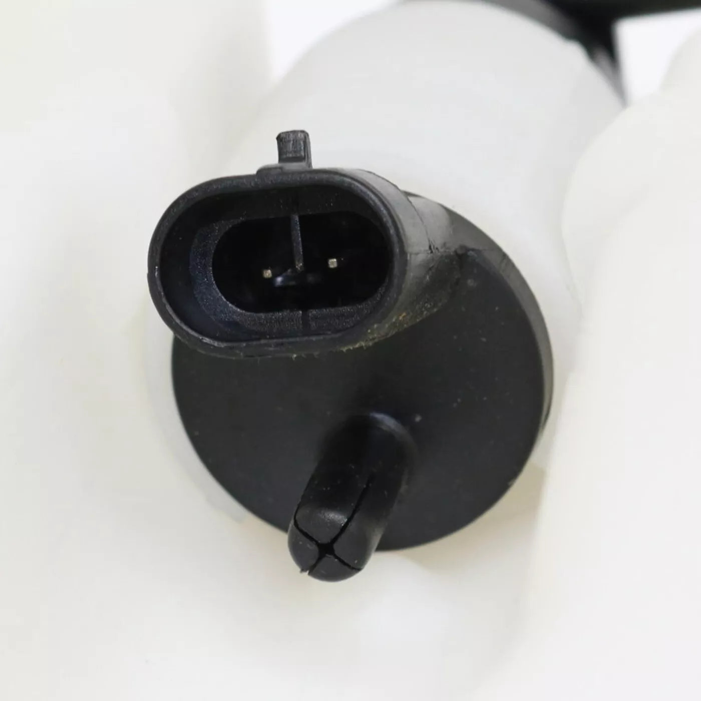 Windshield washer tank assy 2011 - 2014 CHEVROLET SILVERADO 2500 HD GM1288211 22880826-PFM