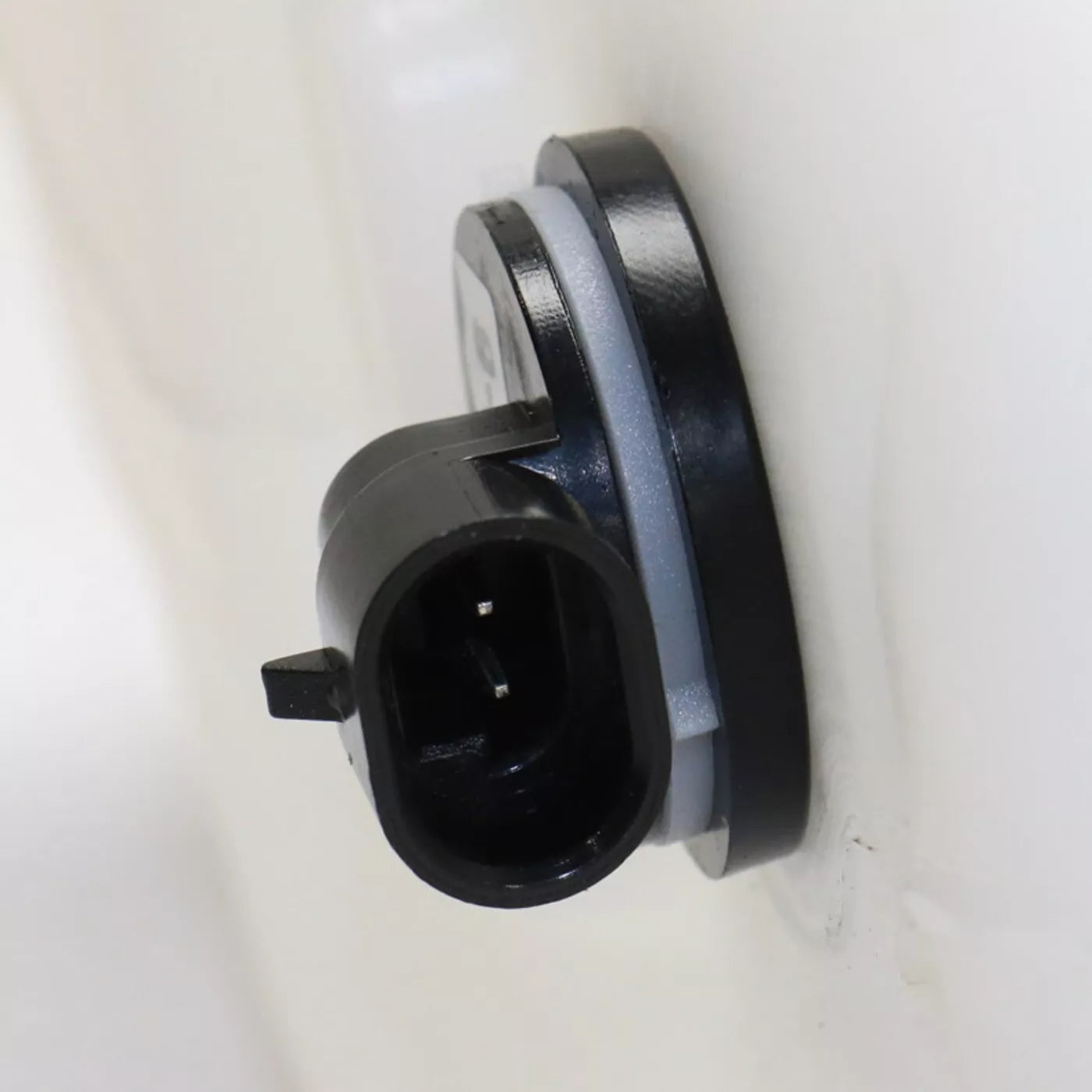 Windshield washer tank assy 2011 - 2014 CHEVROLET SILVERADO 2500 HD GM1288211 22880826-PFM