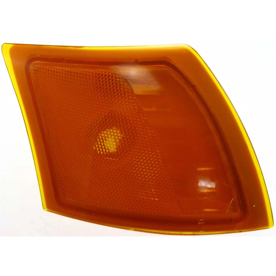 Right Side Front marker lamp Lens and Housing 2002 - 2005 SATURN VUE GM2551188 22700025