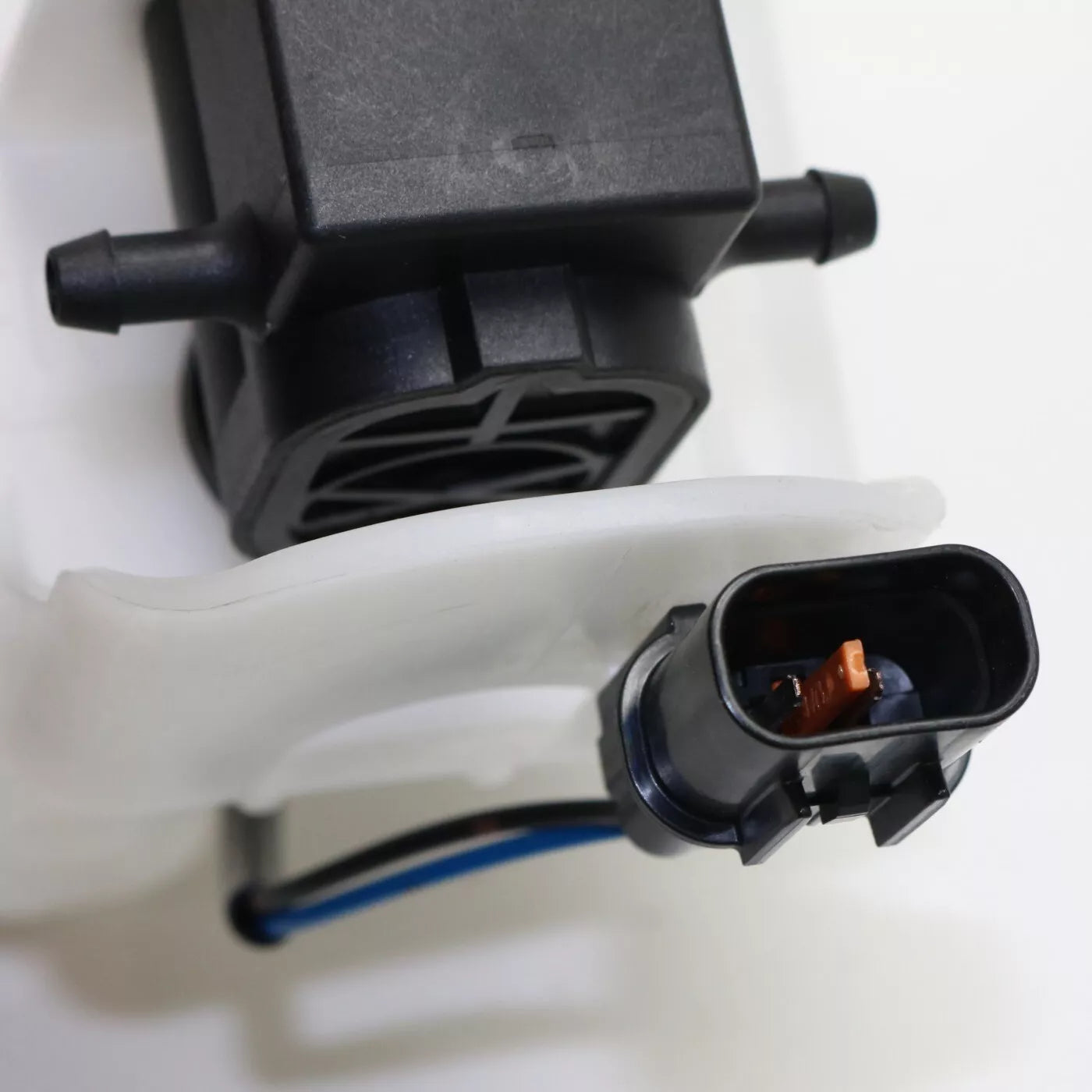 Windshield washer tank assy 2013 - 2017 HYUNDAI ELANTRA GT HY1288131 98610A5010