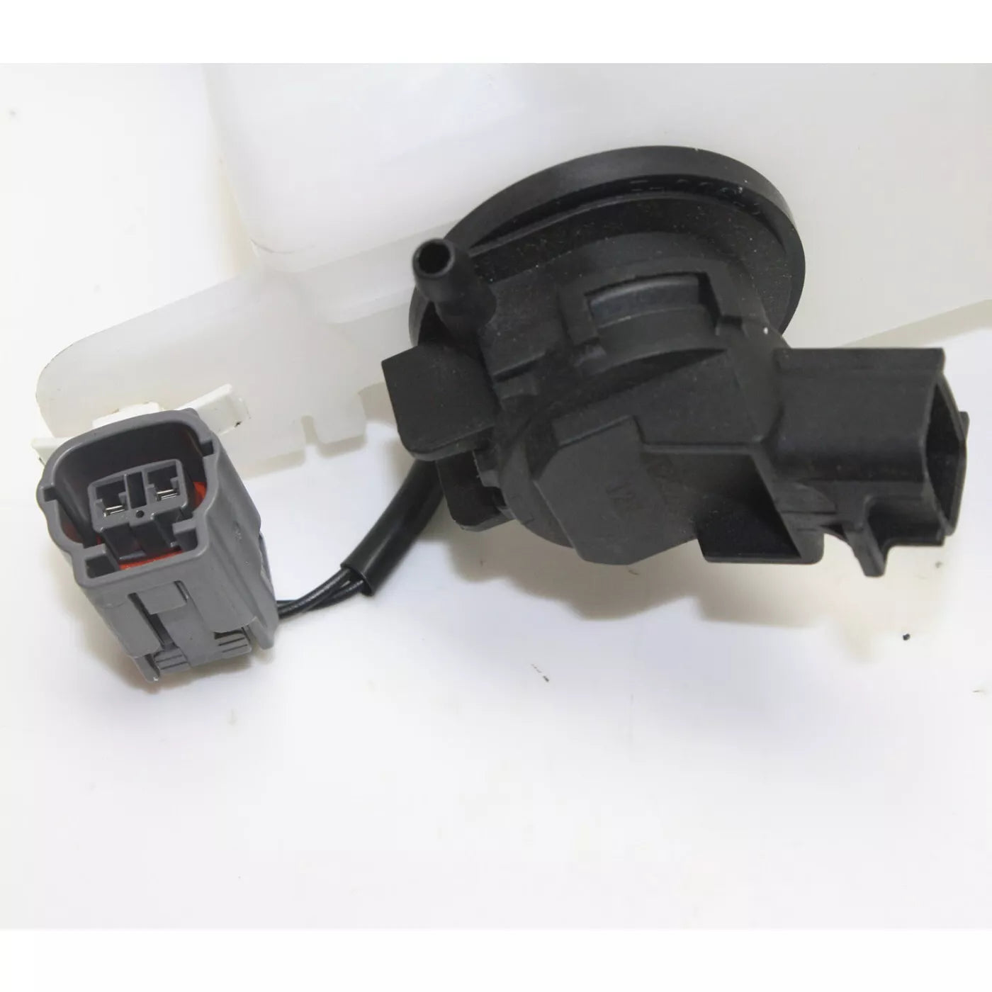 Windshield washer tank assy 2004 - 2009 MAZDA 3 MA1288119 BN8F67480C