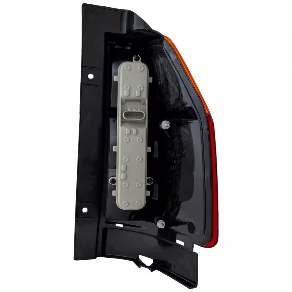 Left Side Taillamp assy 2002 - 2009 GMC ENVOY GM2800157 15131576