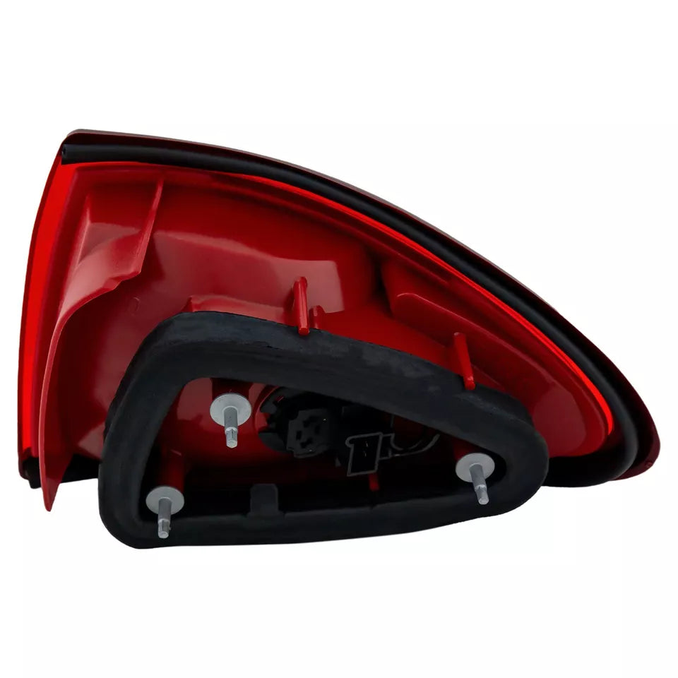 Left Side Taillamp assy 2003 - 2005 CHEVROLET CAVALIER GM2800160 15142168