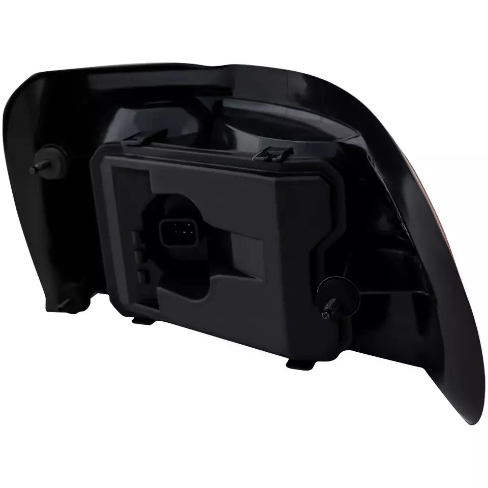 Left Side Taillamp assy 2004 - 2005 CHEVROLET CLASSIC GM2800132 15894727