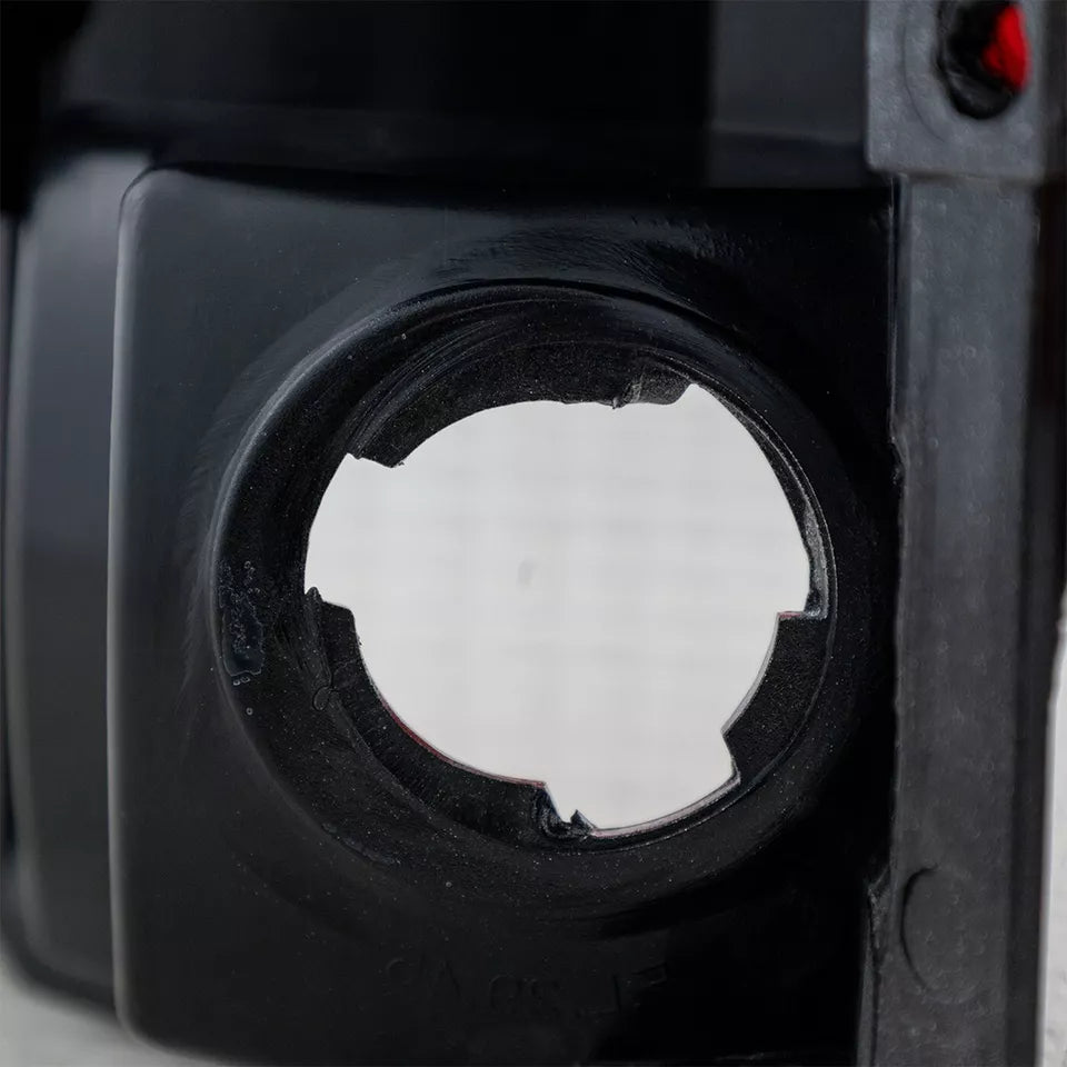 Left Side Taillamp assy 1987 - 1989 FORD BRONCO  FO2800104 E7TZ13405A