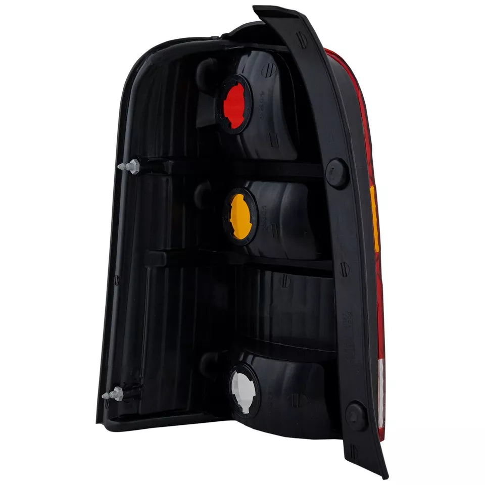 Right Side Taillamp lens/housing 2001 - 2007 FORD ESCAPE  FO2819102 6L8Z13404DA