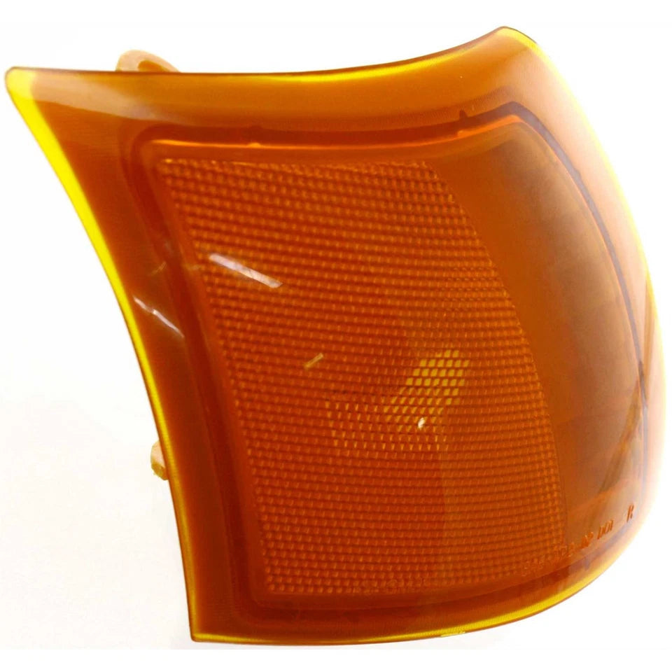 Right Side Front marker lamp Lens and Housing 2002 - 2005 SATURN VUE  GM2551188 22700025